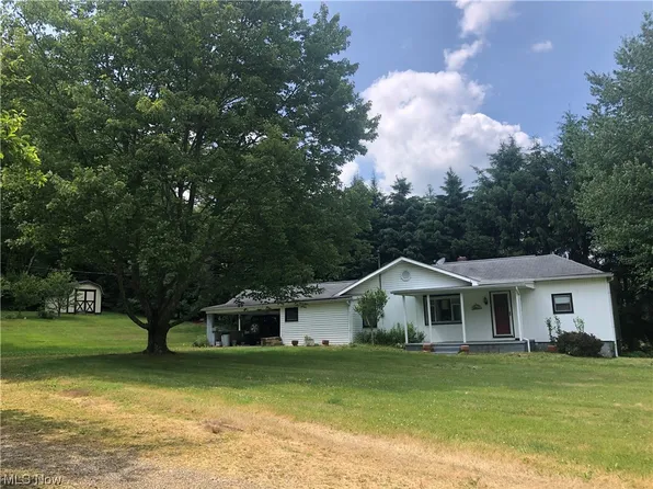 3894 Irish Run Rd SE, Dennison, OH 44621