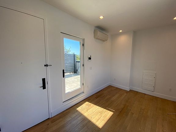 3rd image of 1505 Jefferson Ave #5B