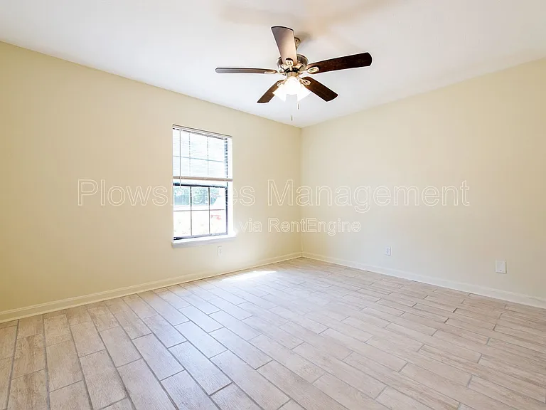 114 E Florence Ave #21 — Photo 3