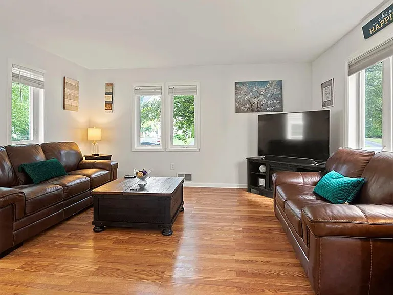 91 Schilling Ln — Photo 3
