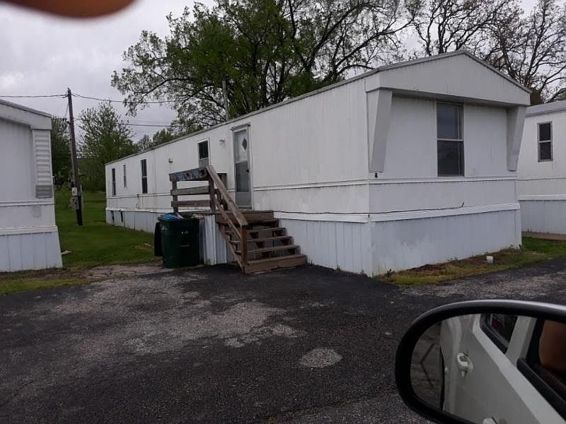 1st image of 301 W Highway 60