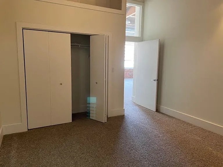311 SW Water St — Photo 23