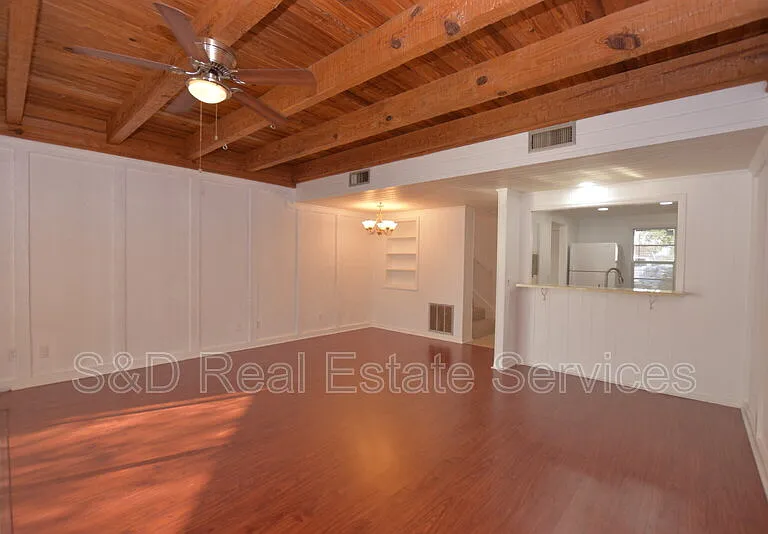 2221 9th St SE — Photo 8