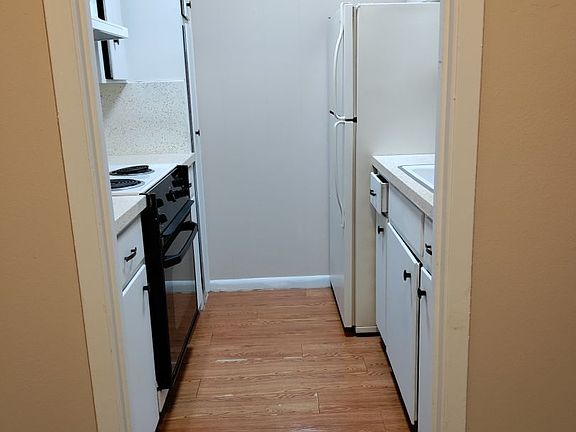 2nd image of 1921 W Hickory St APT 8