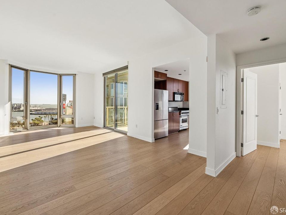 1st image of 88 King St Unit 1318