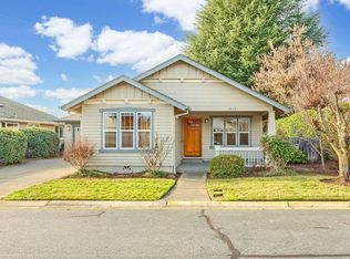 902 Schaefers Ln, Grants Pass, OR 97526