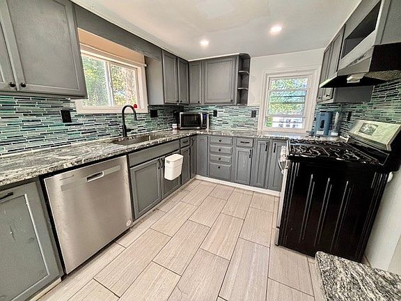 4th image of 27 Eastside Dr