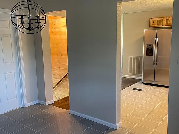 3rd image of 502 Bradley Dr
