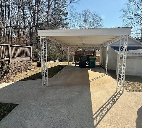 3rd image of 1005 Whitehead Rd