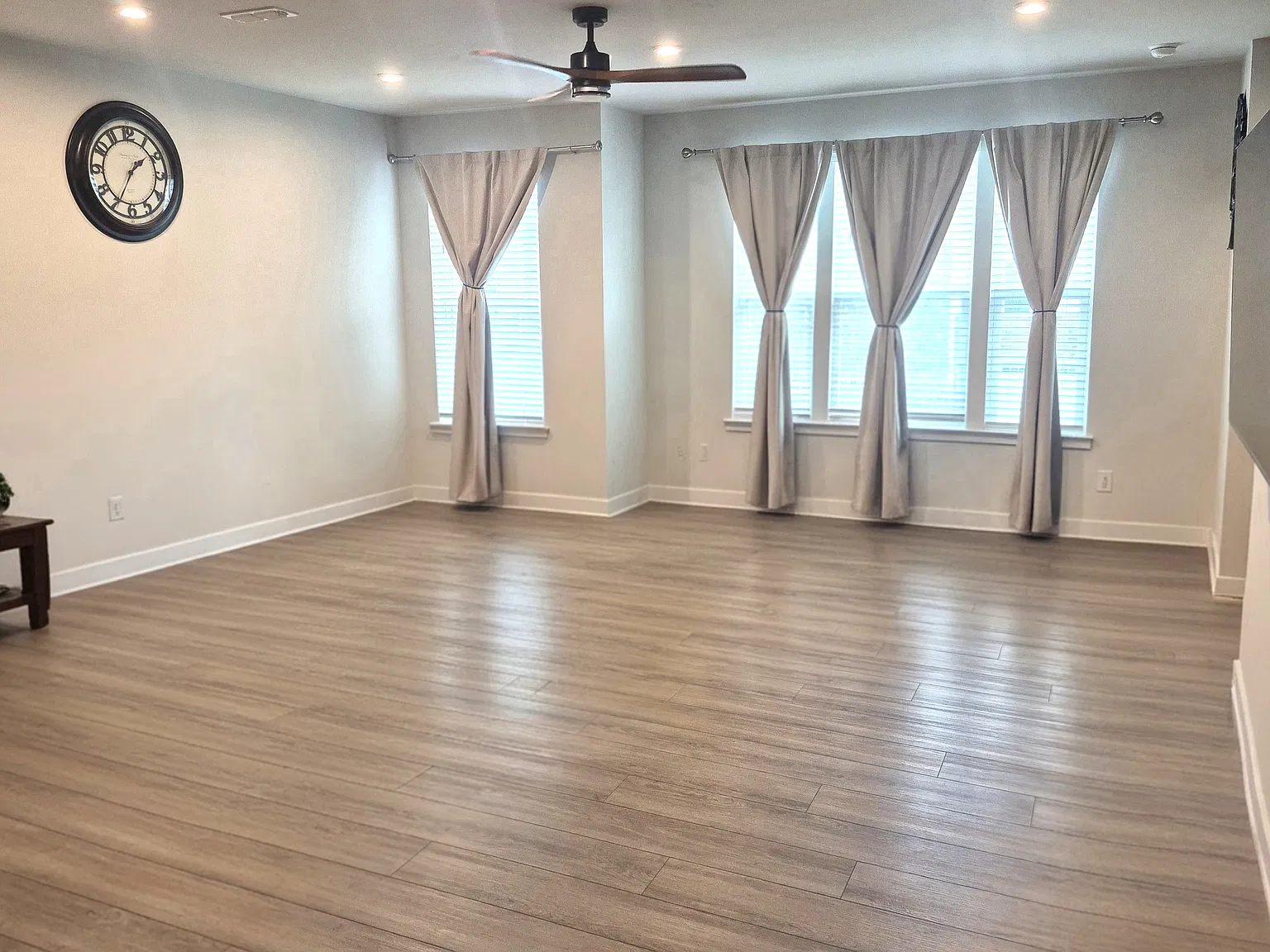 4 bed, 3.5 bath, 2202 sqft, $2,430 — Photo 4