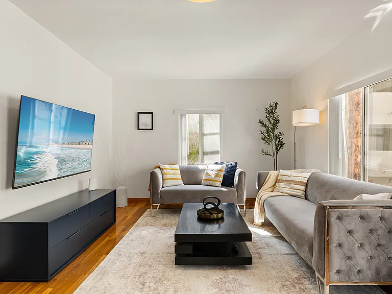1169 Amherst Ave #1173-1/2 — Photo 1