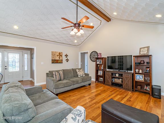 3rd image of 6411 Autumn Oak Way