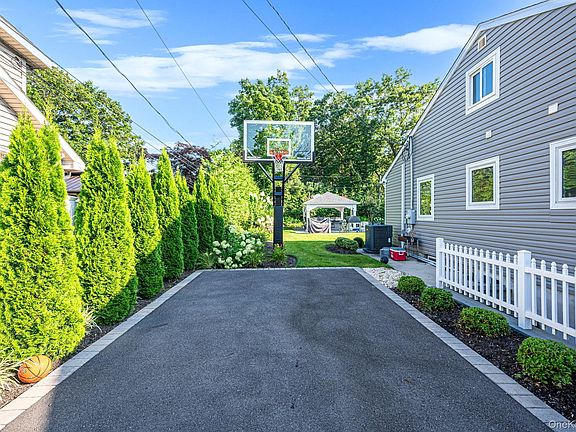 4th image of 61 Lauren Avenue
