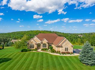 S88W32570 Frosty Meadow Ln, Mukwonago, WI 53149