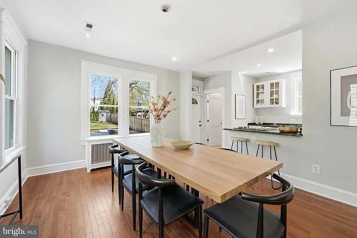 1215 Hamilton St NW — Photo 2