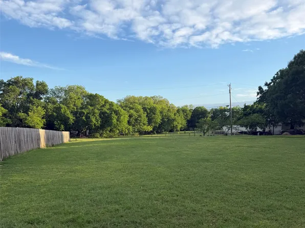 108 Bezner St, Lindsay, TX 76250