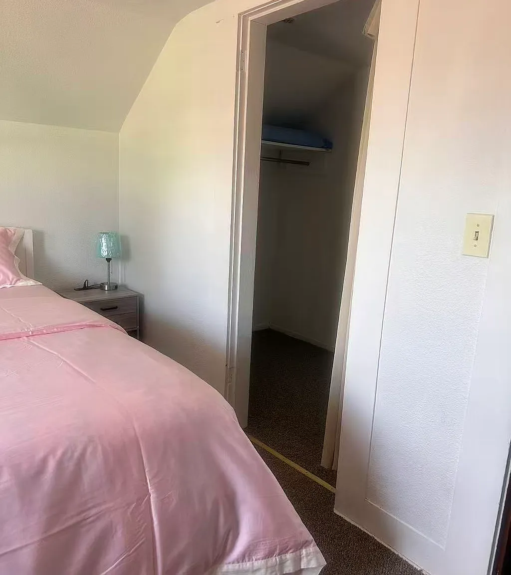 1 bed, 180 sqft, $900 — Photo 2