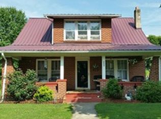 405 Green Valley Rd, Fries, VA 24330