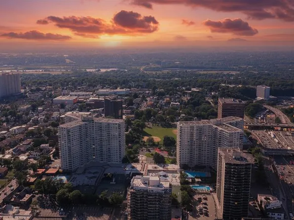 2000 Linwood Ave APT 15P, Fort Lee, NJ 07024