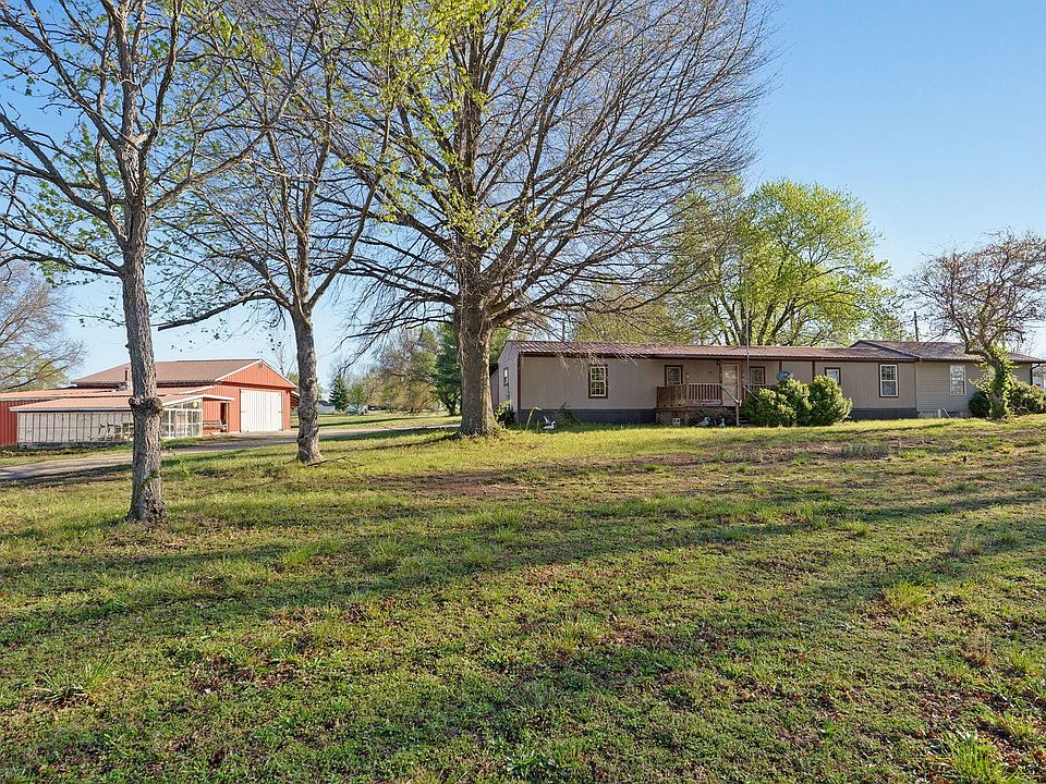 410 W 1st St-8