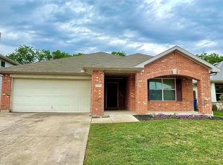 1921 Courtside Dr, Grand Prairie, TX 75051