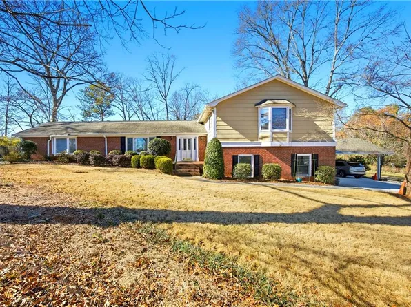 297 Allen Ct SW, Lilburn, GA 30047