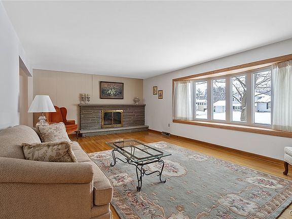 5th image of 304 Colony Park Dr