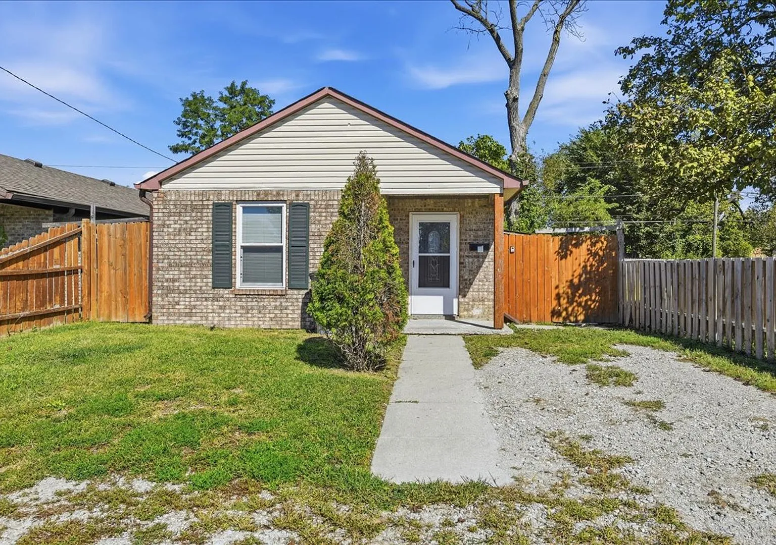 5020 Elliott Avenue - $1,700.00/mo. — Photo 1