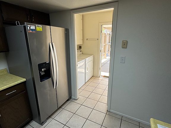 5th image of 713 E Tulane Dr