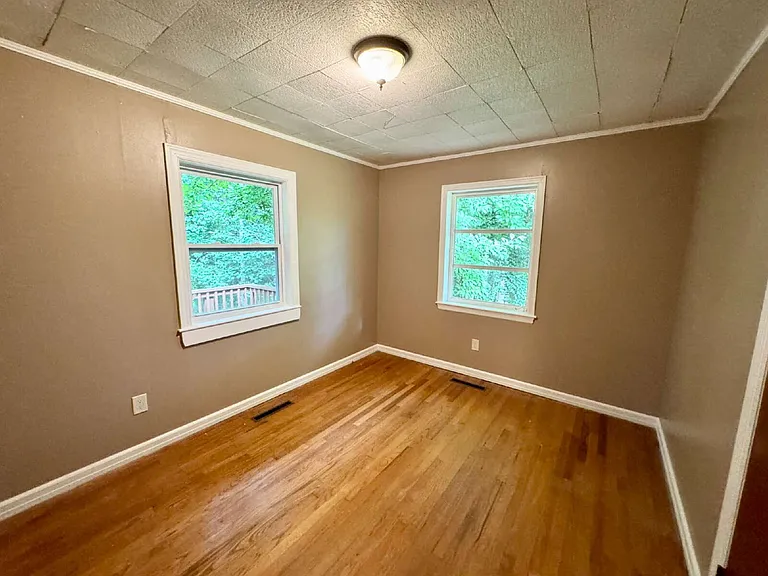 1202 Garden Cir — Photo 10