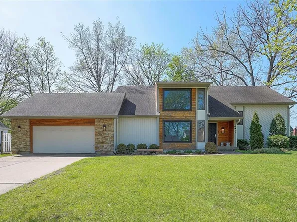 10911 W 120th Ter, Overland Park, KS 66213