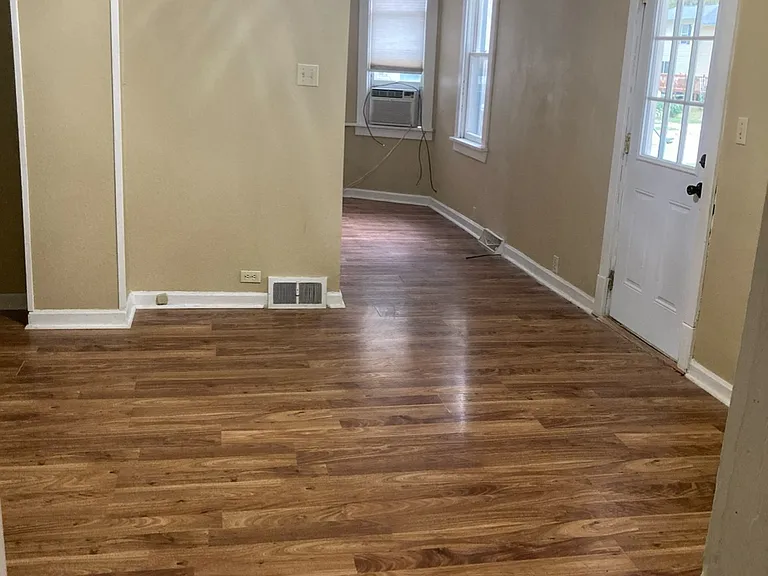 1049 Rush St — Photo 2
