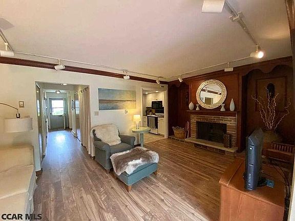 4th image of 440 Amblewood Way