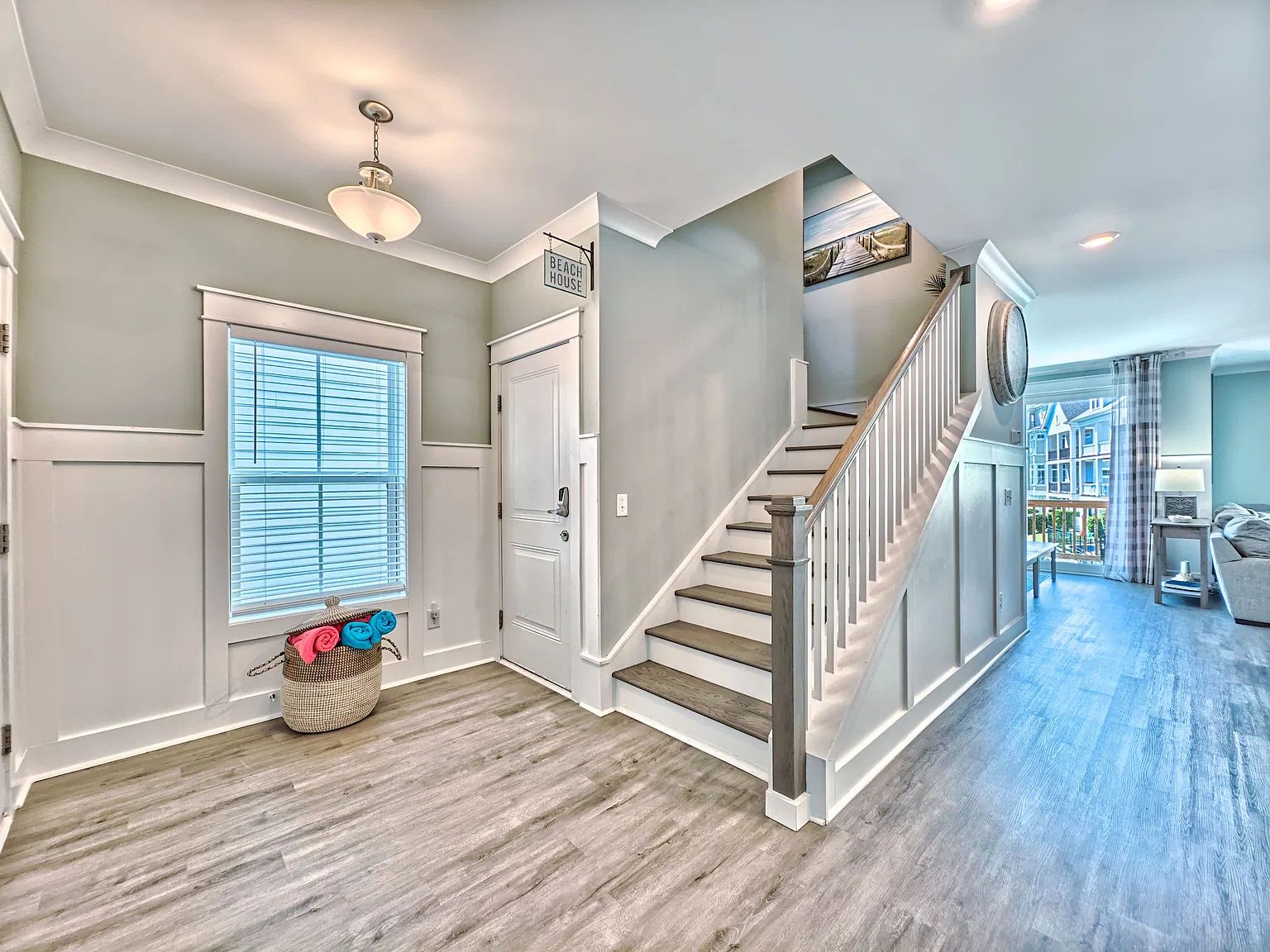6 bed, 5.5 bath, 3100 sqft, $7,495 — Photo 2
