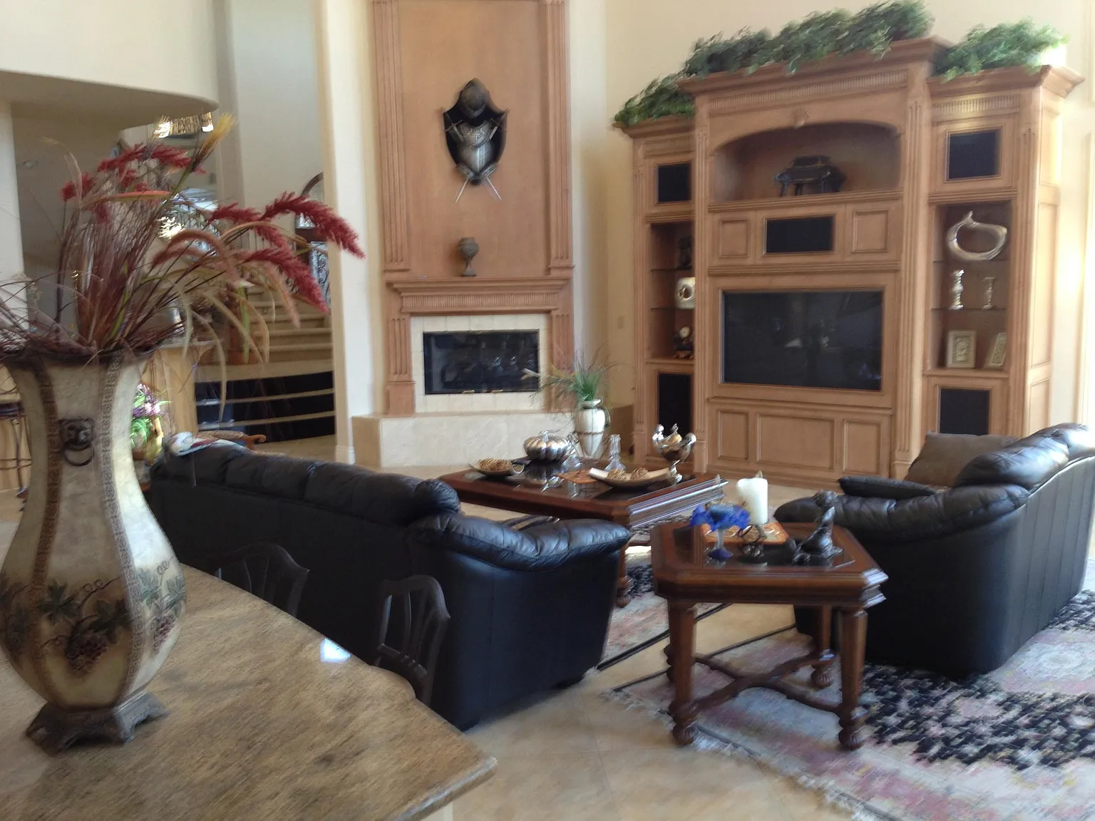 4 bed, 5900 sqft, $8,500 — Photo 2