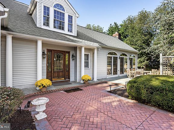 4th image of 55 Cove Rd