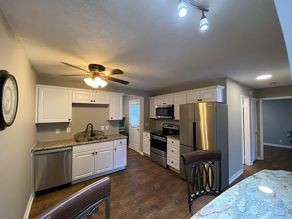 New Kitchen Cabinets, Granite Countertops, Breakfast Bar, & Stainless Appliances