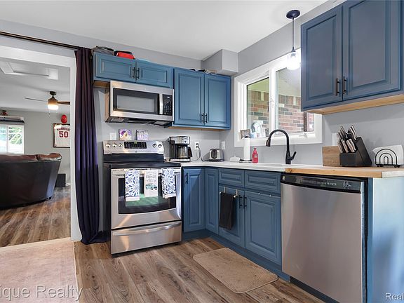 2nd image of 38243 Jonathan St