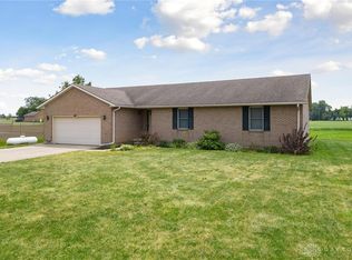 7706 Pinewood Dr, Lewisburg, OH 45338