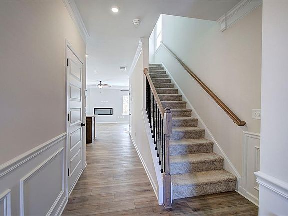 2nd image of 401 Perth Dr