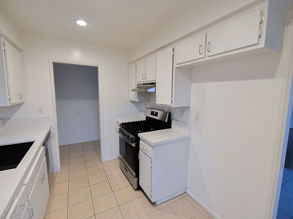 4th image of 228 La Paloma #B