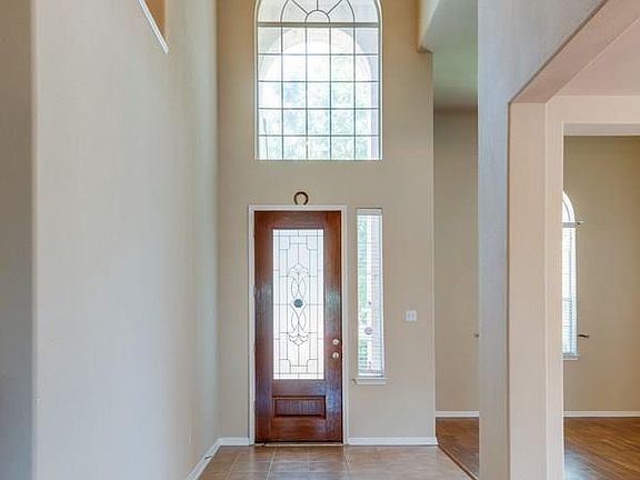 4th image of 2975 Freemont St