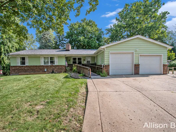 945 Lancashire Ct SE, Grand Rapids, MI 49508