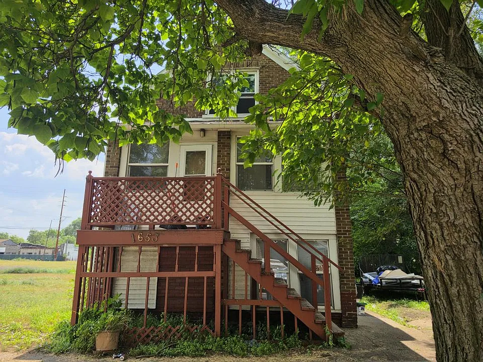 1653 W 10th Pl