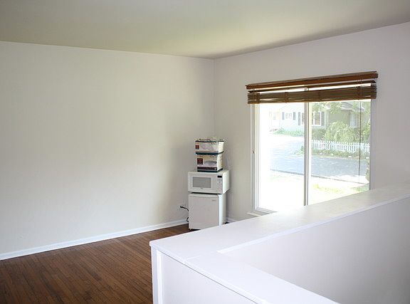 4th image of 1326 Barberry Ln