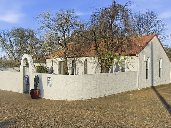 2nd image of 2831 Columbine Pl