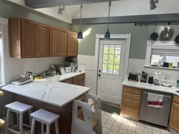 13 Saint James St #2, Newton, MA 02458