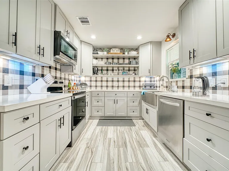 5911 Dawnridge Dr — Photo 19