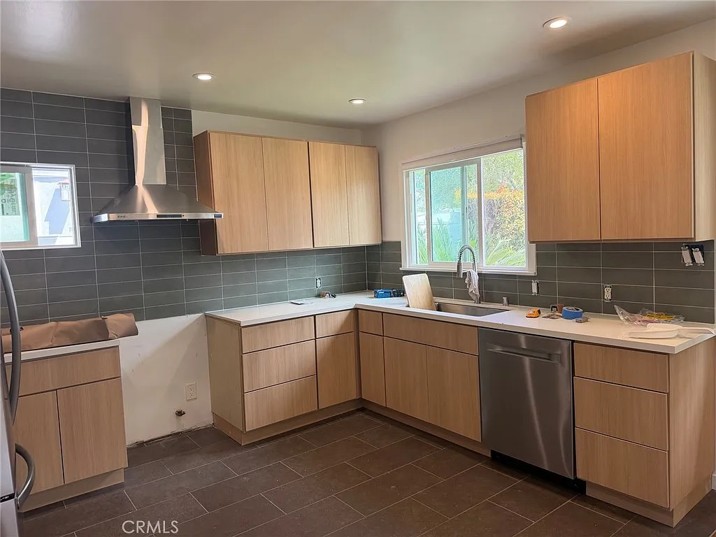 3 bed, 1198 sqft, $5,995 — Photo 3