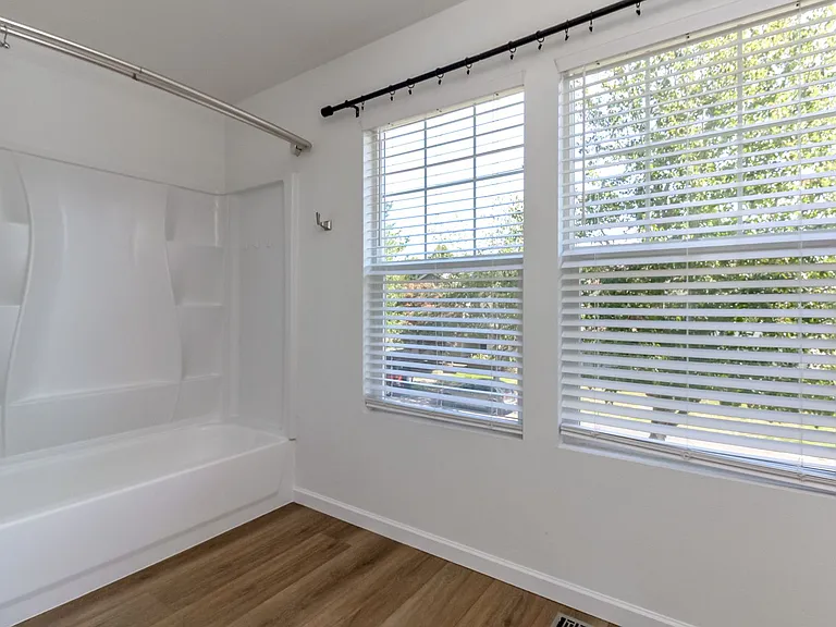 1661 Jensen Ave — Photo 39